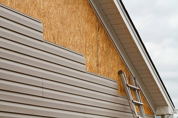 Professional Siding Contractor technician working in Pickerington, OH